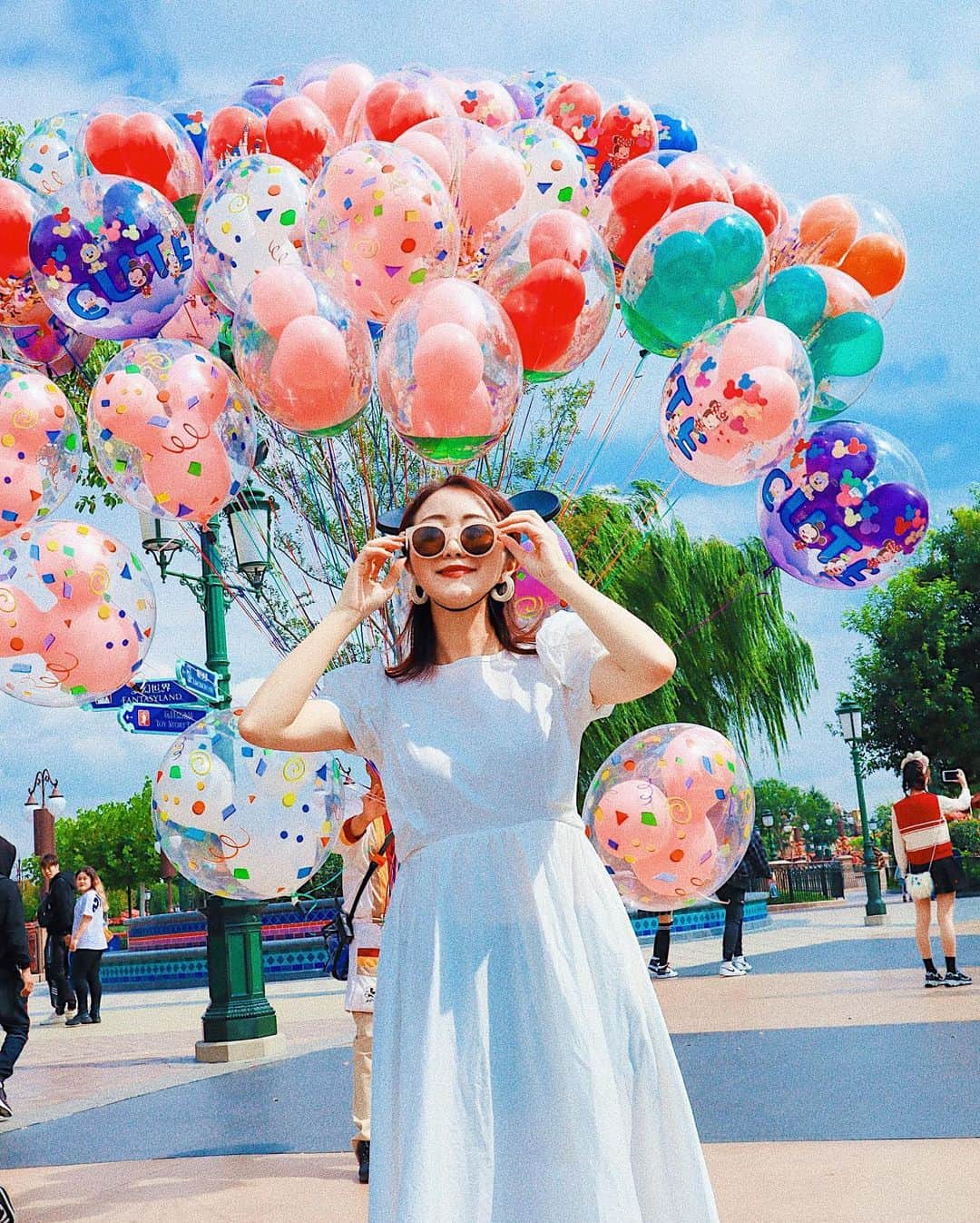 中島絢乃さんのインスタグラム写真 - (中島絢乃Instagram)「🎈🎈🎈﻿ ﻿ ﻿ ディズニーのバルーンは﻿ 見てるだけで幸せな気分💭🎈﻿ (と言いながら見てるだけでは済まない、﻿ ちゃんと買ってしまう👭←)﻿ ﻿ ﻿ これは上海ディズニーのバルーンだよ🌈﻿ ﻿ ﻿ 𓂃 𓈒𓏸 ‎𓂃 𓈒𓏸 ‎𓂃 𓈒𓏸 ‎𓂃 𓈒𓏸 ‎𓂃 𓈒﻿ #disneysisters_jp#中島絢乃的上海🇨🇳」1月27日 15時00分 - nakajima_ayano