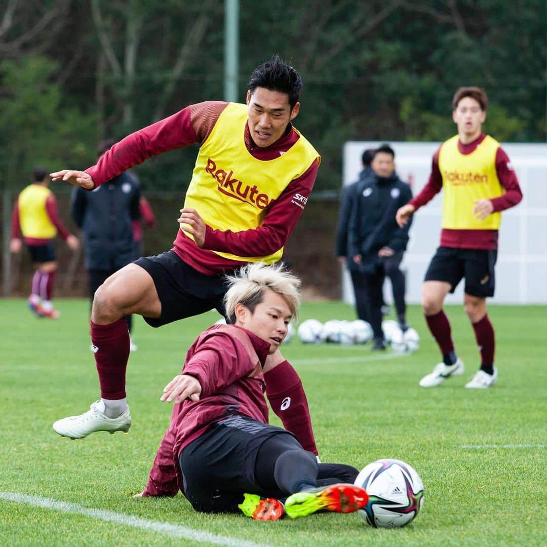 ヴィッセル神戸さんのインスタグラム写真 - (ヴィッセル神戸Instagram)「練習でも真剣勝負です！💥 Treat training like a match💥  #vissel #visselkobe #ヴィッセル #ヴィッセル神戸 #Kobe #神戸 #WeAreKobe #KobeForeverForward #一致団結 #JLeague #Jリーグ」1月27日 14時55分 - visselkobe