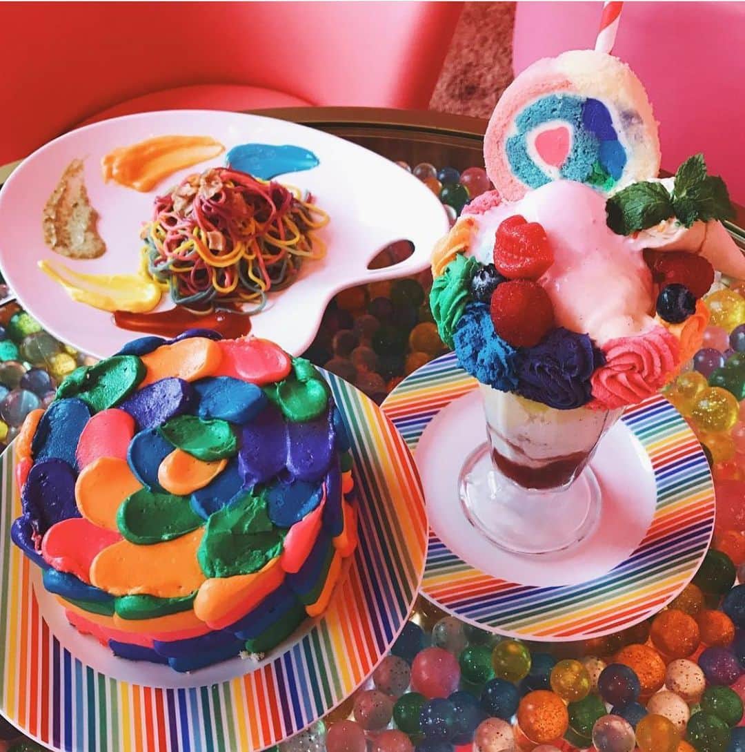 KAWAII MONSTER CAFEのインスタグラム：「#KAWAIIMONSTERCAFEMEMORY  Our best 3 menu!! Colorful poison cake chemical Colorful poison parfait extream Colorful rainbow pasta painter  We will close for good at 31st January. We open everyday until last day.」