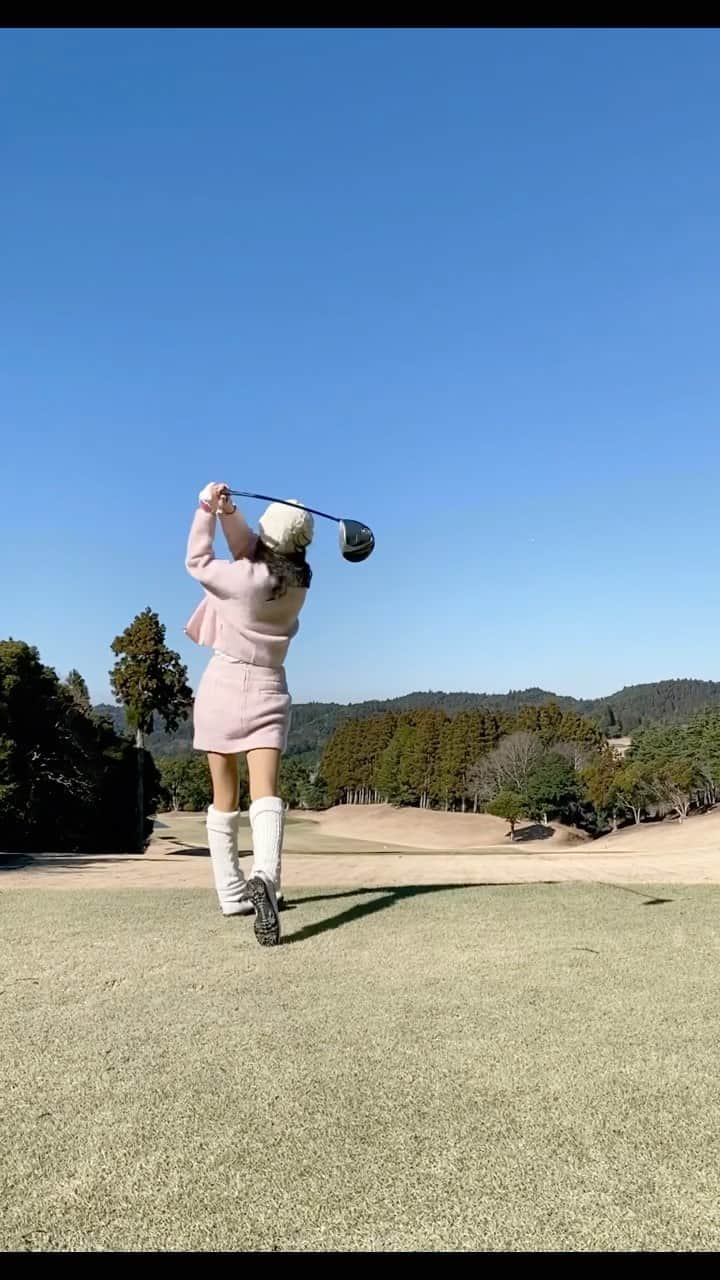 高山璃奈のインスタグラム：「﻿ 久々のラウンドレッスン⛳️✨﻿ ﻿ 今年こそは100切れるように﻿ がんばろー😙🌈﻿ ﻿ #﻿golf #golfgirl #ゴルフ女子 #女子ゴルフ #ゴルフスイング #ゴルフウェア #golfwear #riendasuelta  ﻿」