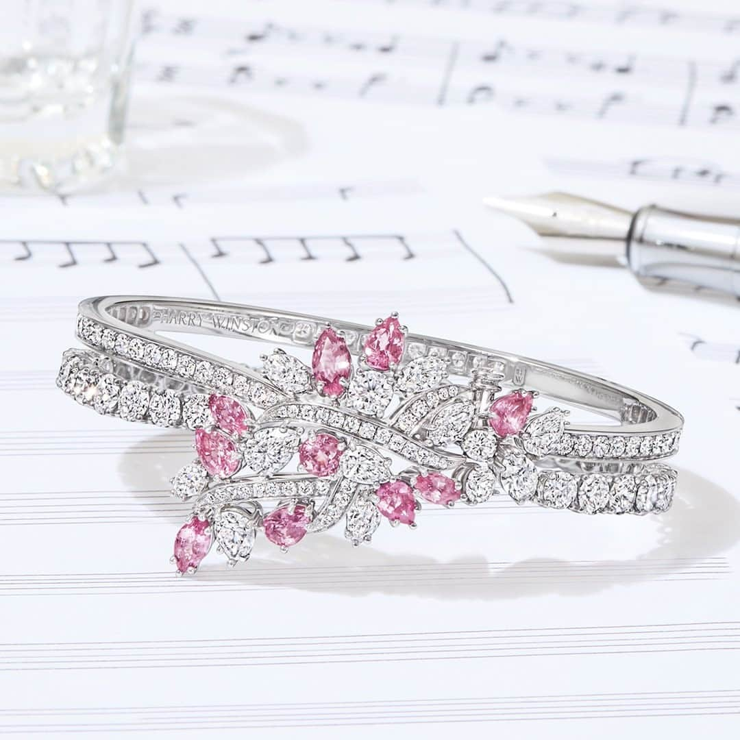 ハリー・ウィンストンさんのインスタグラム写真 - (ハリー・ウィンストンInstagram)「With a medley of pink sapphires and sparkling #diamonds, this #highjewelry bangle is a melodic ode to the power of love. #LoveIsHarryWinston #HarryWinston Tap the link in bio to explore more brilliant arrangements.」1月27日 20時30分 - harrywinston