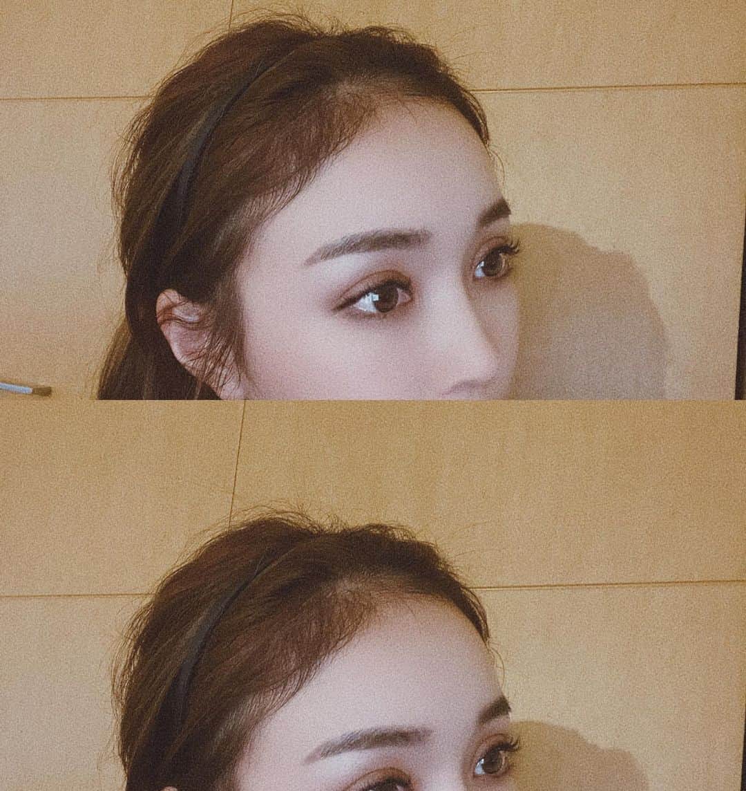 のインスタグラム：「seriaのカチューシャ使える👏🏼 そして産毛とアホ毛の量😇w  髪色はやはり暗い方がいーようだ🙂 . . . #カチューシャ #産毛#癖毛#ヘアアレンジ#百均#100円ショップ #seria」