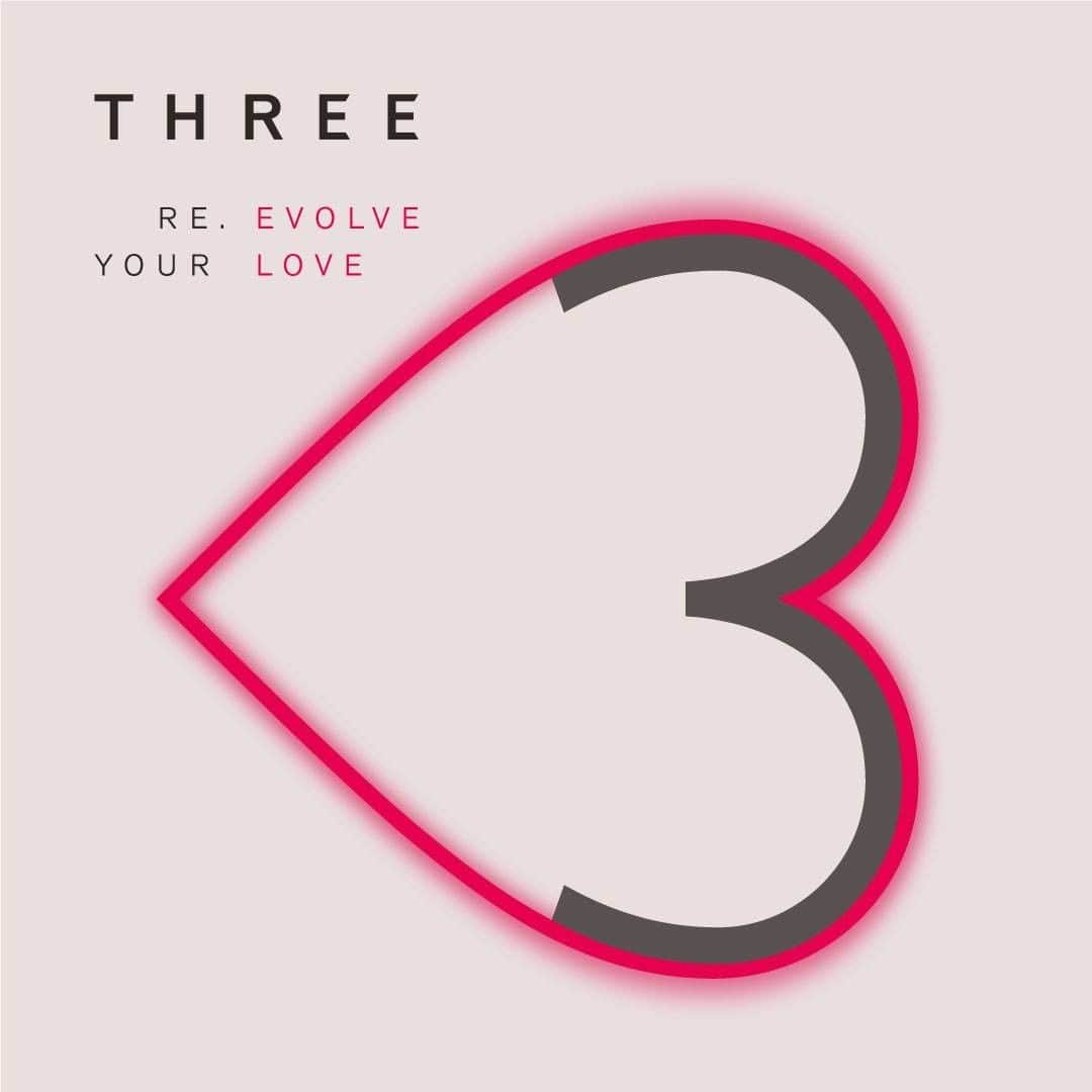 のインスタグラム：「・ この冬、THREEであなたの想いを届けませんか？  RE.EVOLVE  YOUR LOVE  あなたの想いを形に変えて、 あなたの愛を進化させて。  ただいま全国のTHREE カウンセリングショップとTHREE 公式オンラインショップにて、期間限定のラッピングや、ギフトにおすすめの提案をご用意しております。  なかなか会えない友人に、元気をあげたいあの人へ。 今だから一層、伝えたい気持ちを込めて。 THREEと一緒に、感謝を込めたギフトを贈りませんか？  詳しくはTHREEの公式サイトで。 bit.ly/3pwtvKB  #wishesoflove #THREEvalentine #2021valentinesday」