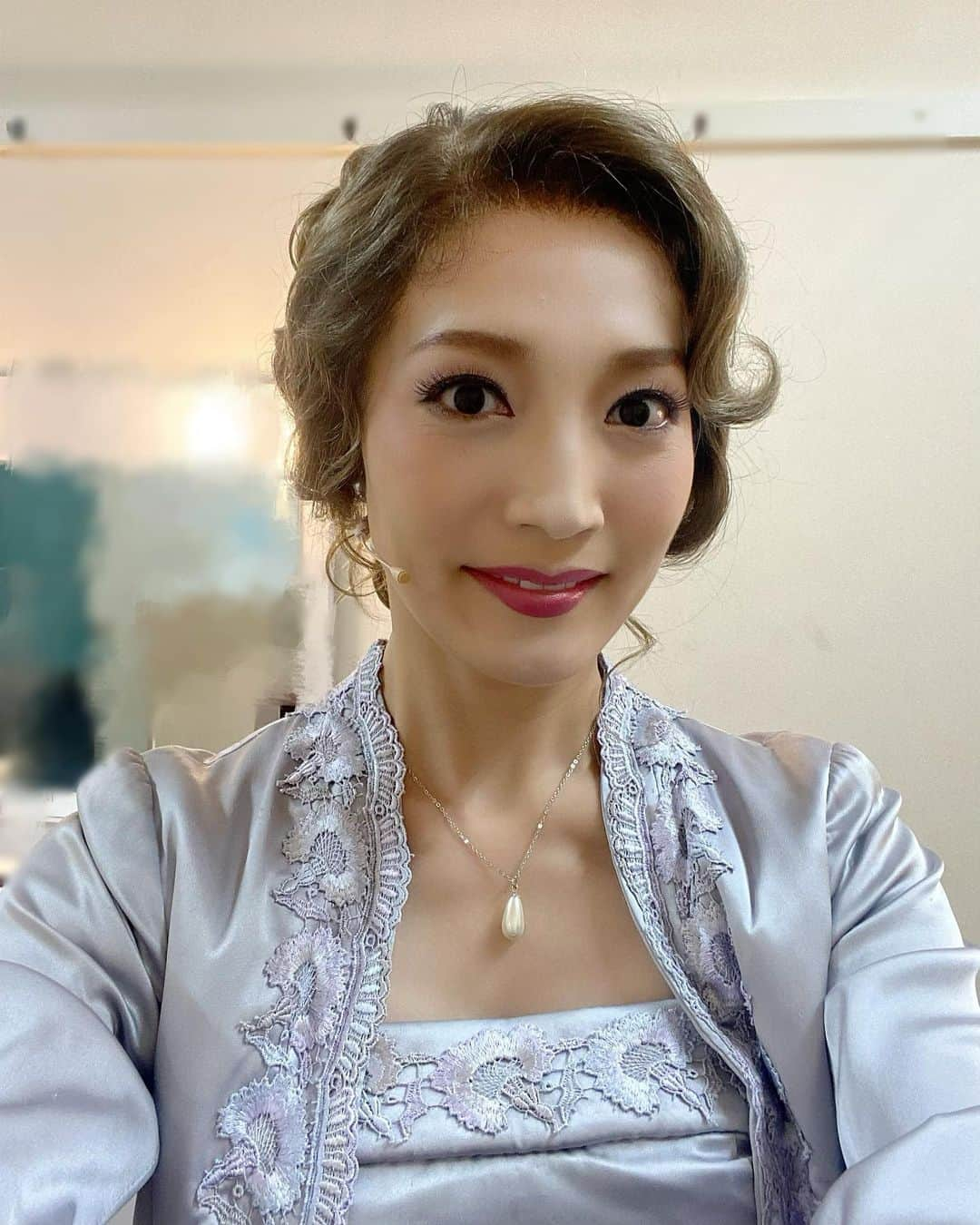 純矢ちとせさんのインスタグラム写真 - (純矢ちとせInstagram)「昨日、無事に大阪公演の千秋楽を迎える事ができました。 大変な状況の中、劇場にお越し頂いたお客様はじめ、お気持ちを寄せてくださった全ての皆さまに感謝の気持ちでいっぱいです。ありがとうございました。  来月から始まる東京公演も精一杯努めたいと思います。  引き続き宜しくお願い致します。. . . .#ポーの一族 #大阪公演ありがとうございました #レイチェル #純矢ちとせ」1月27日 15時33分 - junya_chitose_official