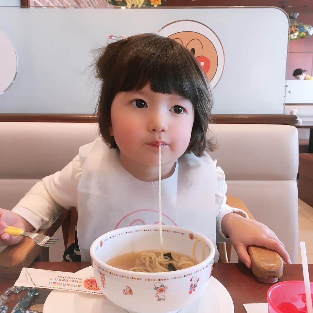 Julie Wataiのインスタグラム：「🍜いつの間にか啜れるようになってた。」