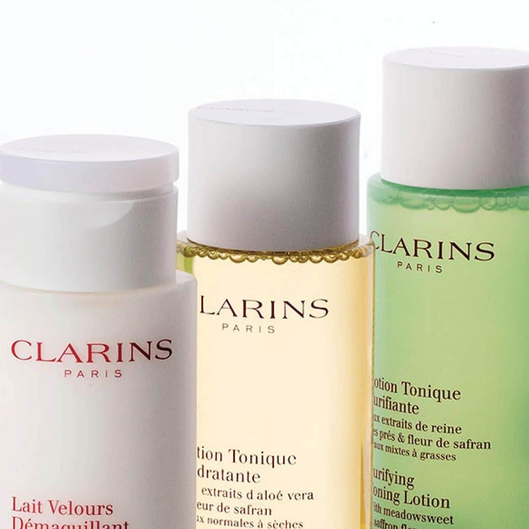 Clarins Australiaさんのインスタグラム写真 - (Clarins AustraliaInstagram)「The cult-favourite Cleansing Milk is the perfect first step to remove all types of skin impurities, while promoting soft, comfortable skin. Pair this with one of our toners powered with the Clarins Microbiote Complex, a unique blend of marine-based prebiome & polyphenols from the saffron flower to protect and balance the skin’s natural microbiota. Fast track your skin to a clear, radiant complexion using natural ingredients! 🌱⁣ ⁣ With 7 new cleansers and three new toners, there is the perfect duo for every skin type! Check out the range at clarins.com.au (link in bio).⁣ ⁣ #ClarinsAus #ClarinsSkincare #Cleansing #Toning #Microbiota #DomaineClarins」1月27日 16時00分 - clarinsanz