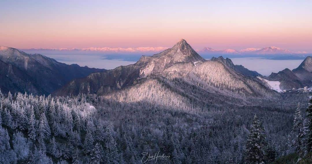 ニコンイメージングジャパン公式さんのインスタグラム写真 - (ニコンイメージングジャパン公式Instagram)「‖Nagano Prefecture, Japan⠀ Photo by @shocha_photography⠀ https://www.instagram.com/p/CIMSG1igJFb/⠀ *⠀ ニコン機材で撮影された光をテーマにした写真に「 #light_nikon 」をつけてInstagramに投稿いただいた皆さんの作品を本アカウントで紹介させていただきます。⠀ （作品使用に関するガイドラインは本アカウントのプロフィールに記載しているURLからご覧ください）⠀ ⠀ #ニコン #nikon #一眼 #カメラ #camera #nikon📷 #nikonlove  #light_nikon #山岳写真 #山 #雪山⠀ ⠀ ※皆様、政府、自治体など公的機関の指示に従った行動をお願いします。⠀ ⠀ nikonjpでは、写真を「見る楽しみ」を提供することを通して、⠀ 微力ながら皆様にわずかな時間でも癒しをお届けしたいと思っております。⠀ 本アカウントでの投稿を引き続きお楽しみください。」1月27日 16時00分 - nikonjp