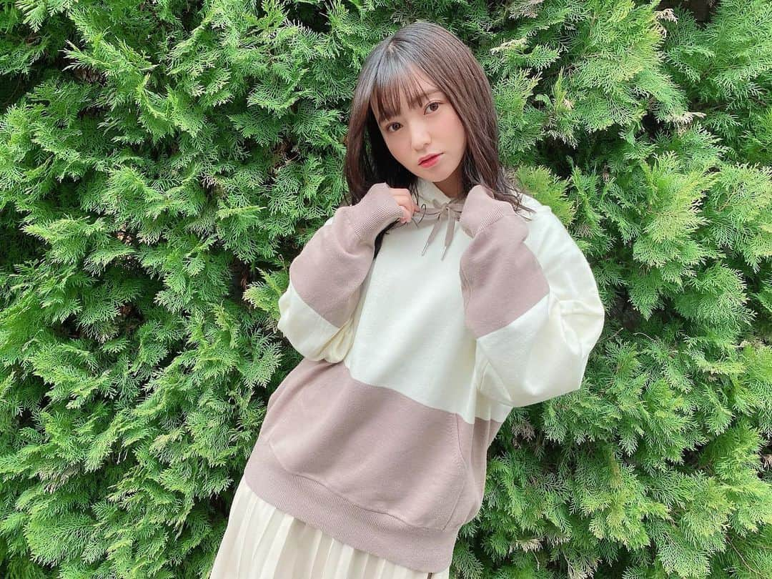 西永彩奈さんのインスタグラム写真 - (西永彩奈Instagram)「たまには私服！！萌え袖♡ . . @racine.store ふんわりモカパーカー  バイカラーの色味がかわいい〜♡ だいたい私服は白か茶色が多いです。 このパーカーは着心地も肌触りも良くてお気に入り☺️ 着回しもしやすい〜( ´ ▽ ` )ﾉ  可愛いBOXで届いたのも嬉しかった〜💕  #racinestore#ラシーヌ#ふんわりモカパーカー#パーカー#パーカー女子#パーカーコーデ#ニットパーカー#パーカー好き#ファッション#着回し#冬服#私服」1月27日 15時53分 - nishinagaayana