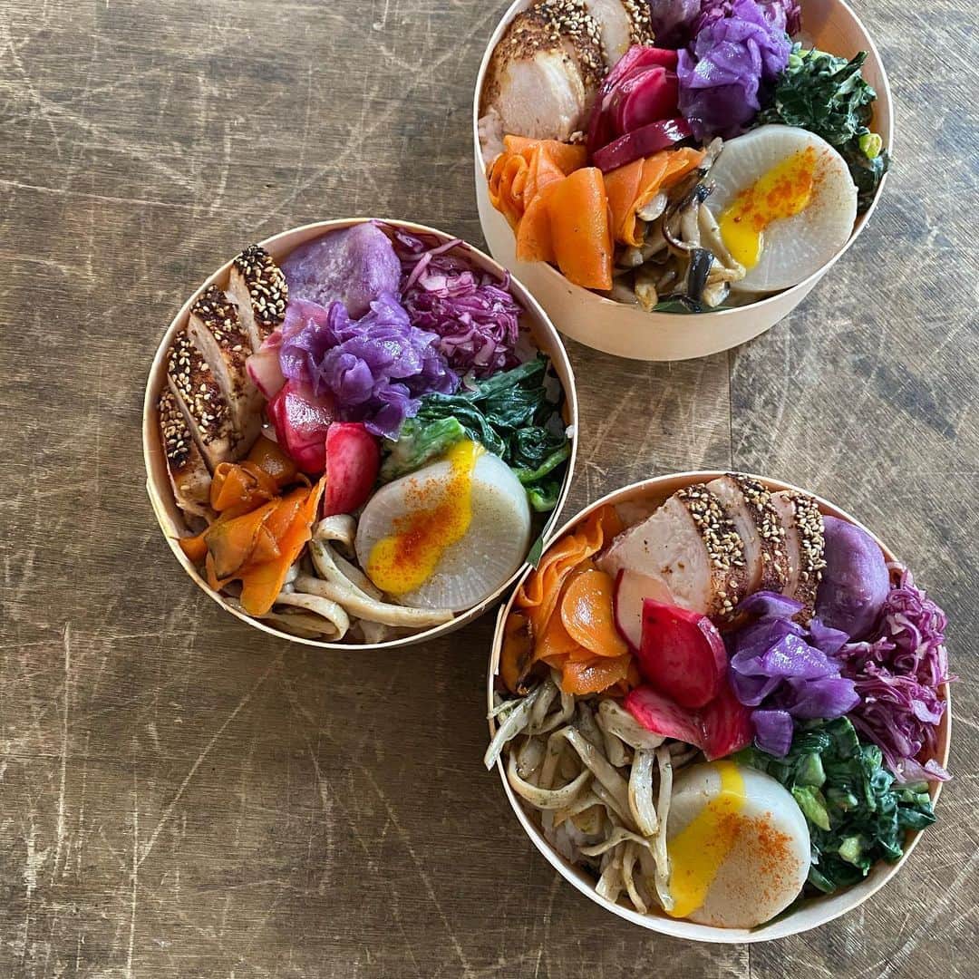 MOMOEのインスタグラム：「お弁当  ナッツアレルギー対応でご用意させていただきました  いつもありがとうございます♡  #diary  #bento #organic #momoe  #momoegohan」