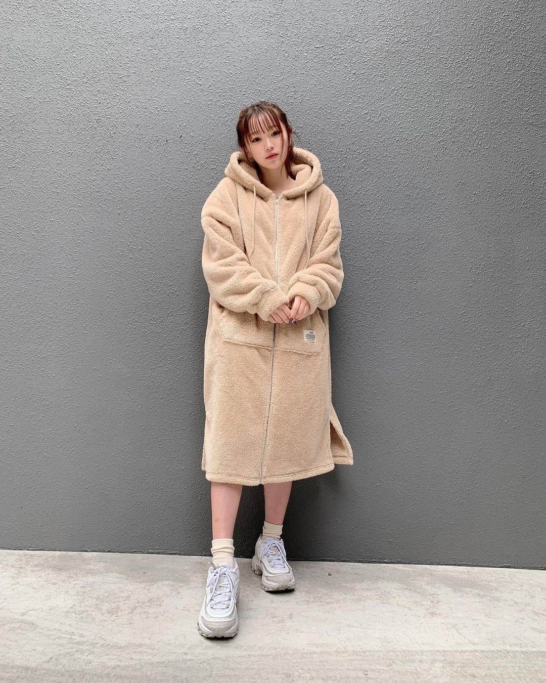 平野夢来（ゆぴぴ）のインスタグラム：「m.bout のモコモコお洋服🧸 ・ 私も愛用中のお洋服だよ〜 素材がすごく暖かくて、 しかも合わせやすいからすごく便利🙆🏻‍♀️ 制服の上にも着たりしてるよ🔆 ・ みんなも一緒にお揃いにしましょ〜〜❕ サイトはストーリーにスワイプつけてあるので もし気になった方はぜひ見に行ってみてね👀🤍 . #平野夢来#ゆぴぴのコーデ#ゆぴぴ」