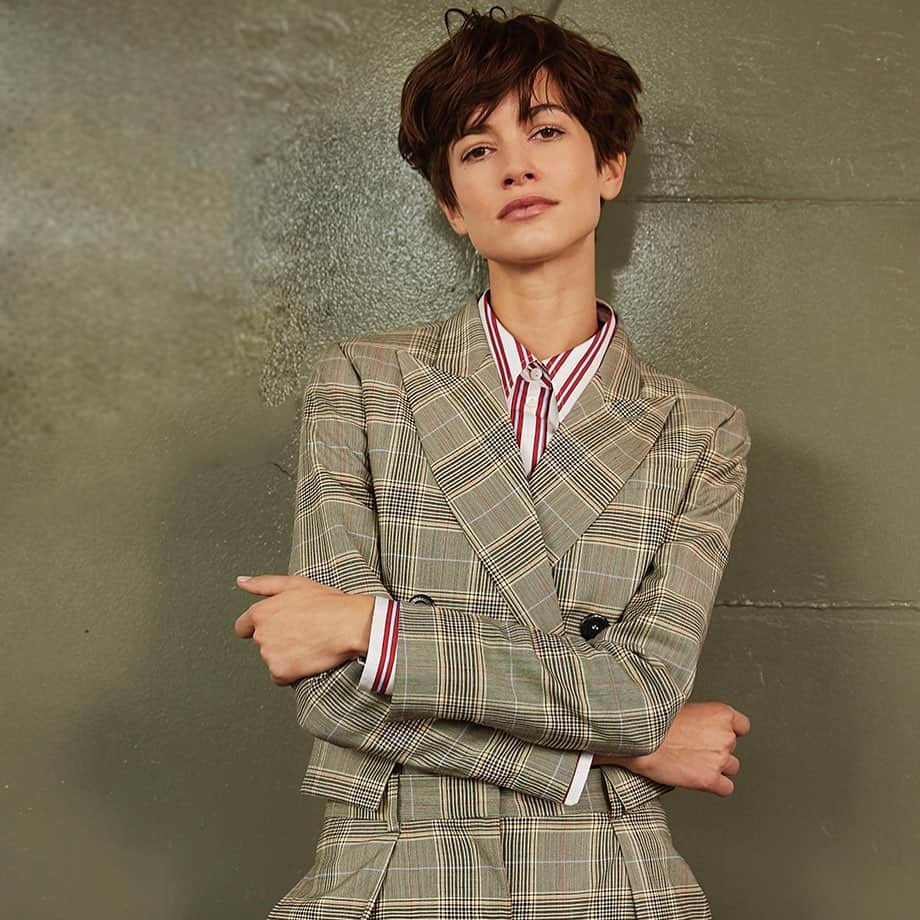 イネスドゥラフレサンジュのインスタグラム：「Soldes d'hiver 2e démarque Profitez d’offres exceptionnelles en ligne et dans nos boutiques jusqu'au 16 février. — Winter sale 2nd mark-down Enjoy new offers on a selection of items online and in stores until February 16th.  www.inesdelafressange.fr  #inesdelafressangeparis #inesdelafressange #sale #soldes」