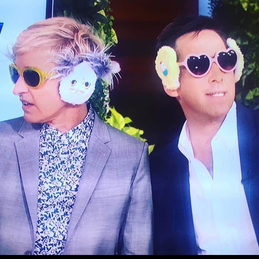 ダン・ブカティンスキーのインスタグラム：「Happy Birthday @theellenshow !!  Dance like nobody’s watching but yeah, okay, we all are — and we love you for it.  See you in Cito ❤️」