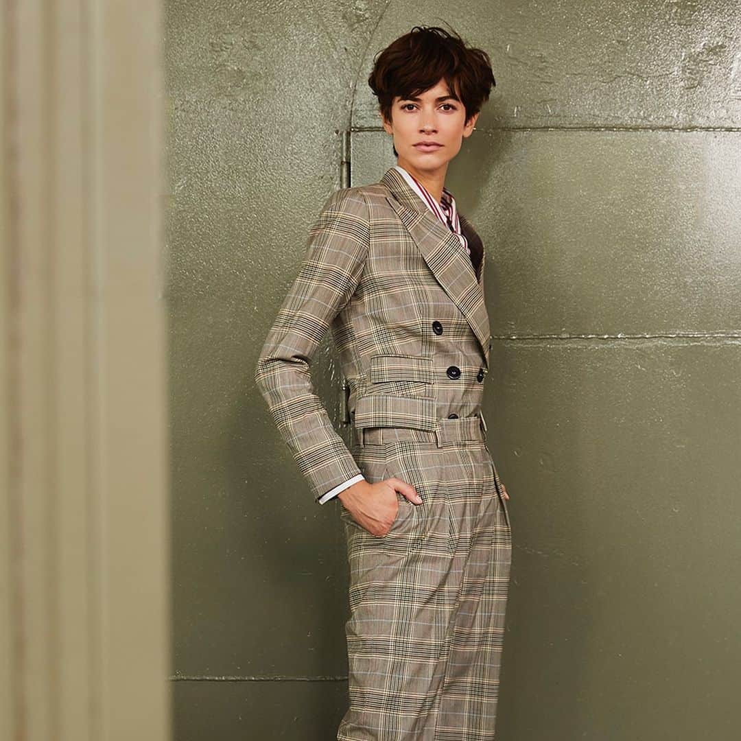 イネスドゥラフレサンジュのインスタグラム：「Winter sale 2nd mark-down Enjoy new offers on a selection of items online and in stores until February 16th. — Soldes d'hiver 2e démarque Profitez d’offres exceptionnelles en ligne et dans nos boutiques jusqu'au 16 février.  www.inesdelafressange.fr  #inesdelafressangeparis #inesdelafressange #sale #soldes」