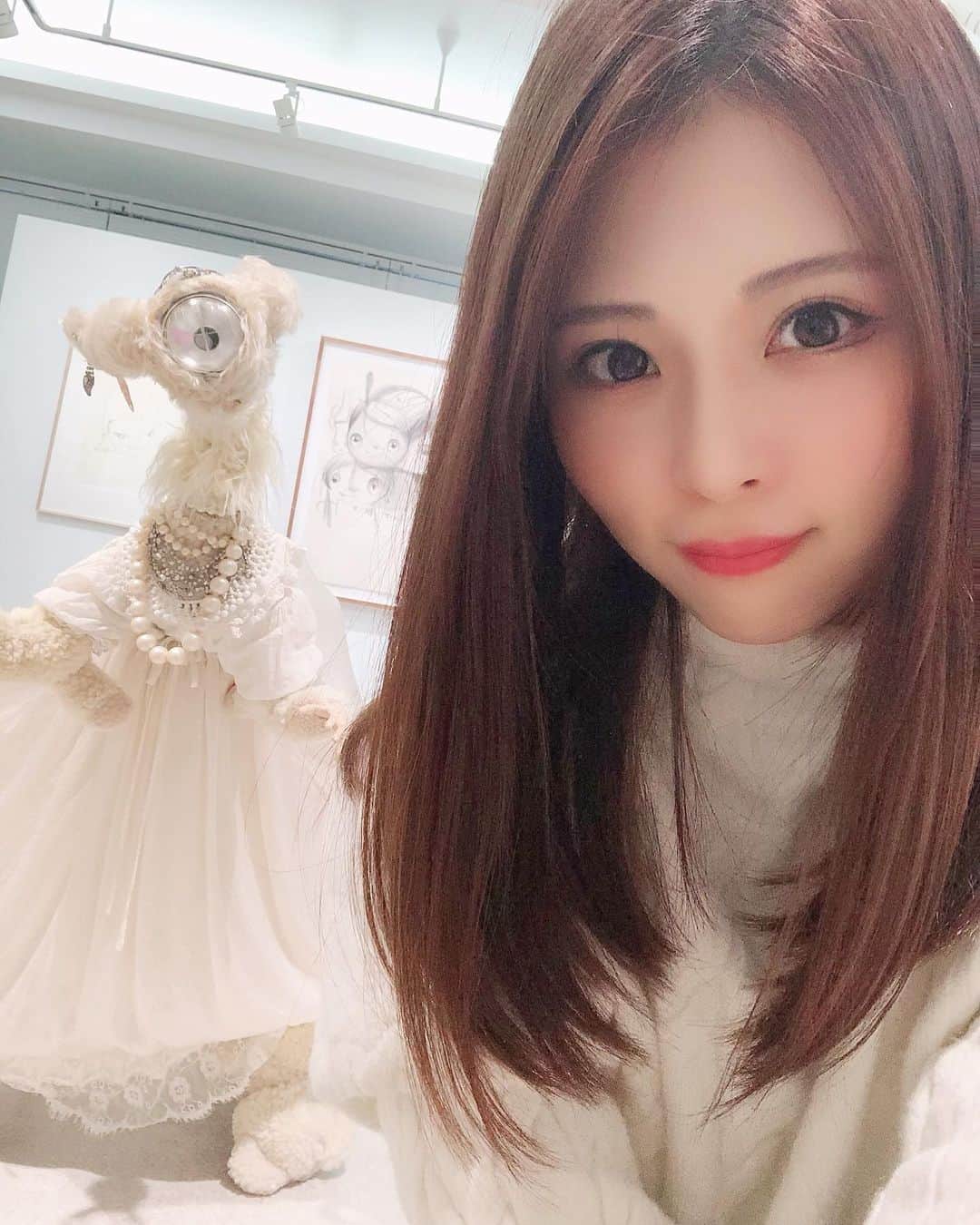 のインスタグラム：「.﻿ ﻿ GRACEちゃんと2SHOT✨﻿ ﻿ 最近写真全然とらなくなった🙃﻿ 化粧もしなくなった(笑)﻿ ﻿ @sbeautyclinic 行ったあとは﻿ 化粧ノリいいから化粧するし﻿ 自撮りもする♪﻿ ﻿ ﻿ ﻿ ﻿ ﻿ #エスビューティークリニック﻿ #sbeautyclinic﻿ #毛穴ケア #美肌ケア #美容垢 #美肌 #美容﻿ #レブライト #オゾンスチームクレンジグ #ピーリング﻿ #beautyclinic #beautystaglam #beautylife #beauty #tokyo #shibuya﻿ #피부 #미용 #미용」