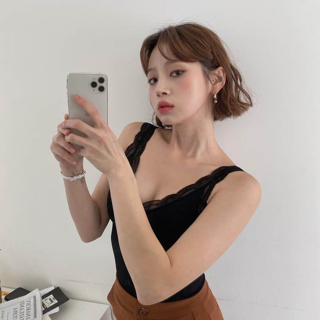 Yoonbitnaのインスタグラム：「나는 오늘도 닥터스키니에 간다👏🏻 이키로 빠지고, 꾸준히 관리 중 .. 후—딱 찐 만큼ㅋ 후ㅡ딱 빼장😷 . #닥터스키니 #강남 #강남병원 #연예인병원 #최보윤원장님 #다어어트 #자기관리 #몸매관리 #셀컷」
