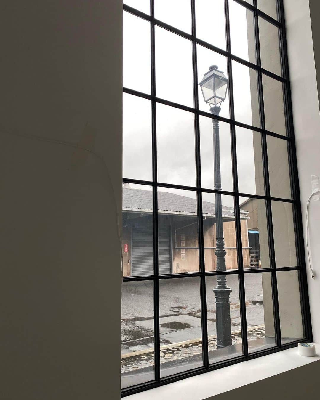 鈴木保奈美さんのインスタグラム写真 - (鈴木保奈美Instagram)「ここのスタジオ、ヨーロッパみたいで好きなのね。1時間で行けるけど。  #雨の  #木更津」1月27日 16時57分 - honamisuzukiofficial