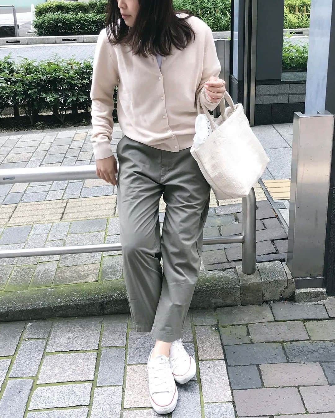 無印良品さんのインスタグラム写真 - (無印良品Instagram)「. 【MUJI wear】きごこち｜comfortable - 風合いの良いもの、やわらかいもの、からだにしっくりくるもの。 Something that has a good texture, soft, and comfortable to the body. - 暮らしの中で、その人がしぜんでいられる服、 そっと心地よく寄りそう、そんな服がMUJI wearです。  Clothes that allow people to be natural in their lives. MUJI wear is the kind of clothing that makes you feel comfortable. - #無印良品 #MUJI #MUJIwear #ふつう #normal」1月27日 17時00分 - muji_global