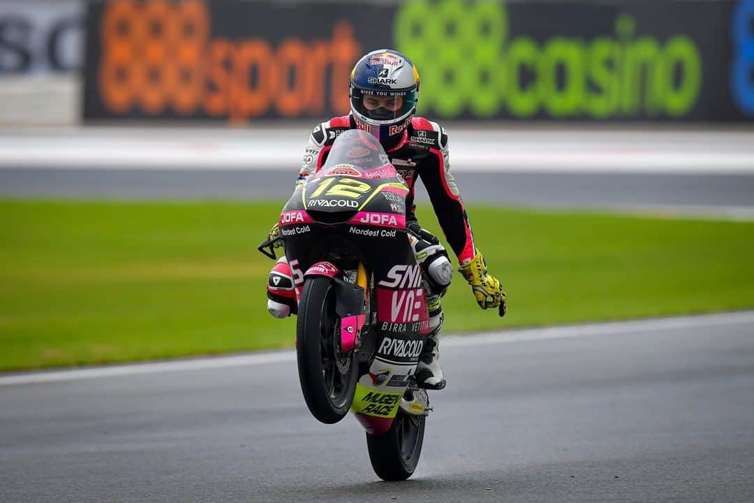 MotoGPさんのインスタグラム写真 - (MotoGPInstagram)「Did @filipsalac12 trick you? 👌😂 Happy #WheelieWednesday everybody! 🙌#MotoGP #Motorcycle #Racing」1月27日 17時00分 - motogp