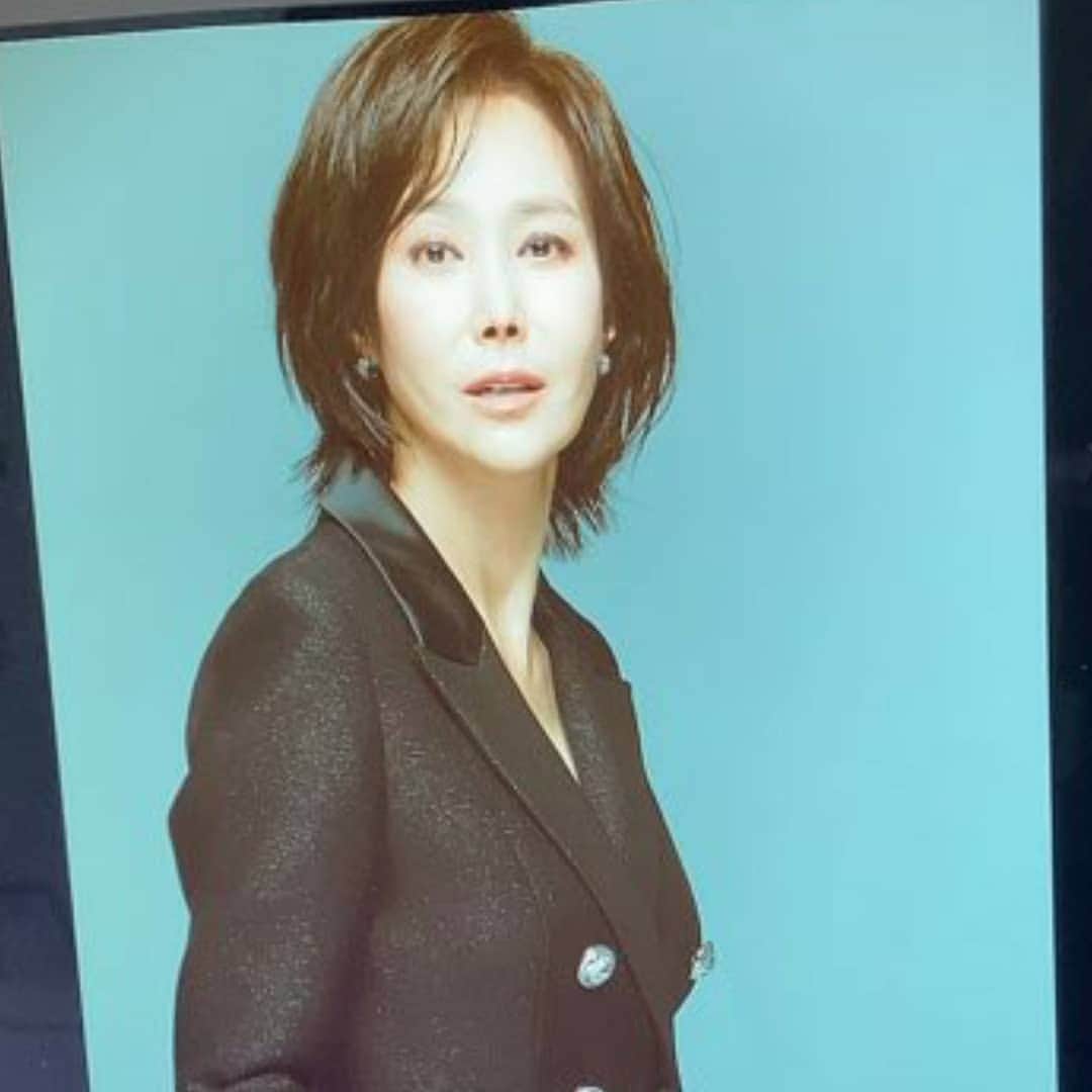 のインスタグラム：「프로필작업. 회사들어간 기념. 새삼 또 느끼는건 세월아 조금만 천천히^^」