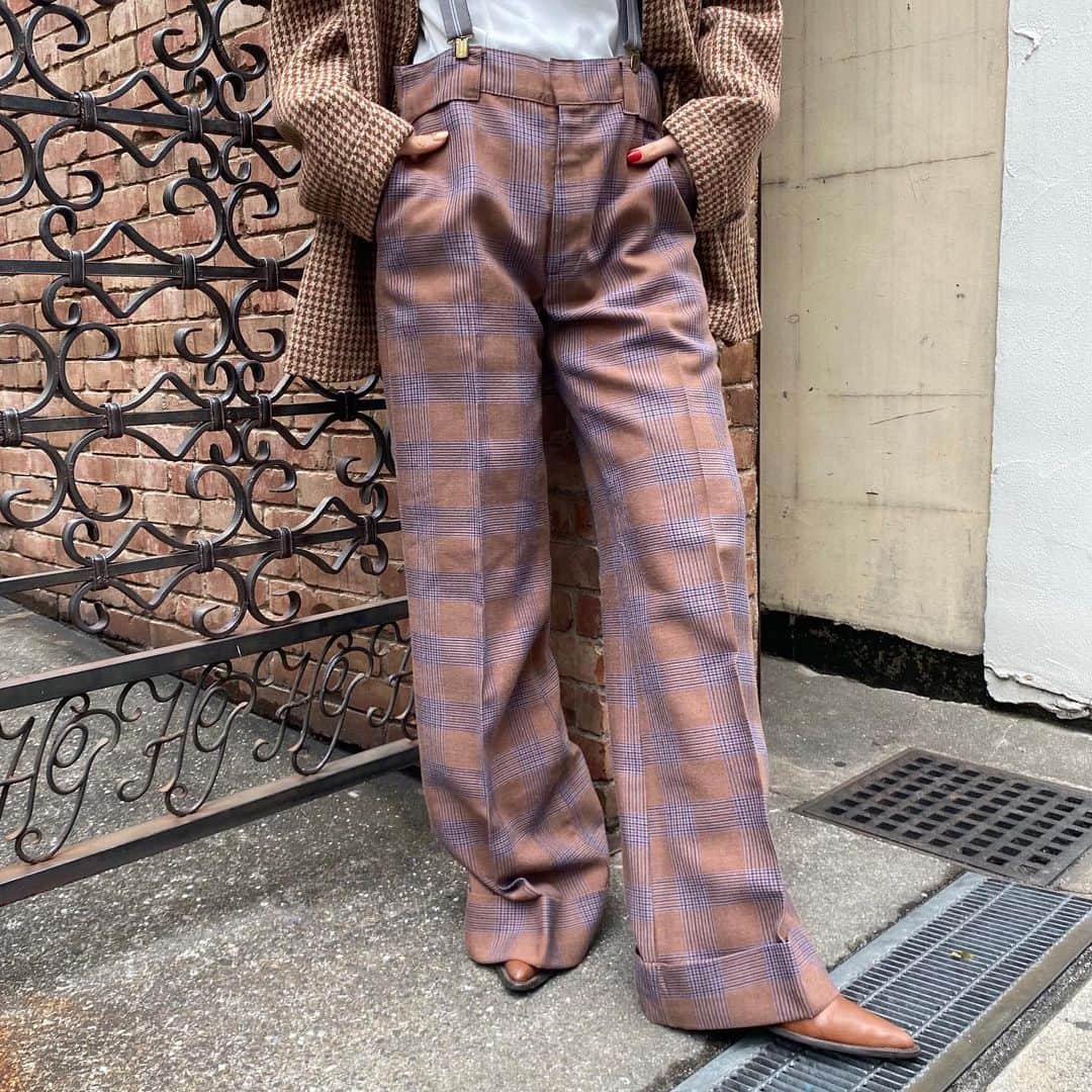 NUTTY Vintage&Collectibleのインスタグラム：「☕️NEW ARRIVAL☕️  「待ち合わせは、純喫茶で。」  ☑︎vtg brown×green check wool jacket ☑︎vtg 70's brown×blue check pants  シャツではなくタートルネックを組み合わせることで、クラシックを日常に。  オーバーサイズのメンズアイテムは、レディなカットグラスのイヤリングを取り入れてバランス良く着こなして。  🛒VINTAGE ONLINE STOREにてお買い求めいただけます🛒  ---------------------------------------------------- 💐Formal Fair 2021💐1/18(mon)~ ☑︎ヴィンテージジュエリーALL10%OFF  🚌送料無料🚌1/15(fri)~ ☑︎VINTAGE ONLINE STORE ¥10000以上 ☑︎SELECT BOUTIQUE ONLINE STORE ¥5000以上 お買い上げで全国一律送料無料！ （※ONLINE STORE/その他通販全て対象） ----------------------------------------------------」