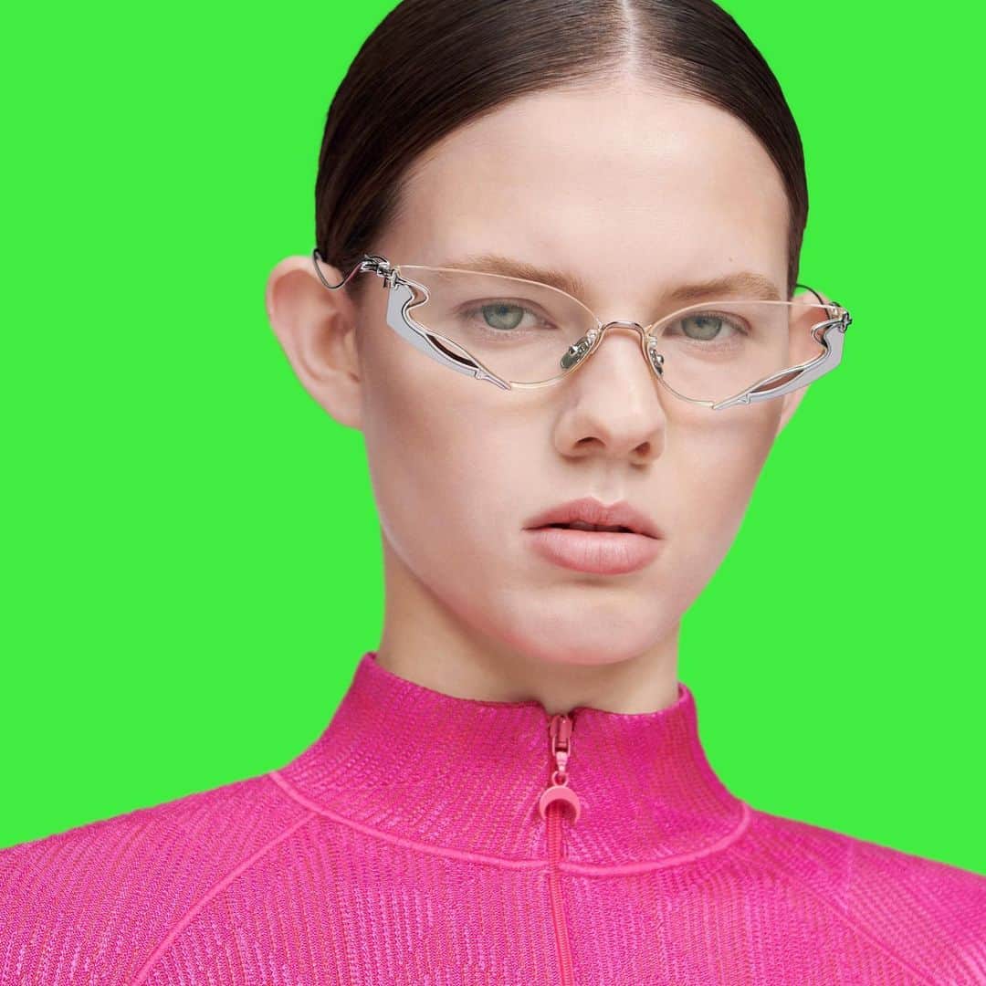 HYPEBEASTさんのインスタグラム写真 - (HYPEBEASTInstagram)「@hypebeaststyle: @gentlemonster continues with its futuristic theme for its newest collection, “UNOPENED: THE PROBE.” Encompassing 26 brand-new glasses, the offering ranges from clear lenses to sunglasses and come in vintage cats eye looks, exaggerated rectangular acetate frame, sleek metal accents plus many more. The styles are available now at Gentle Monster’s webstore with prices starting at $249 USD.⁠⠀ Photo: Gentle Monster」1月27日 17時11分 - hypebeast