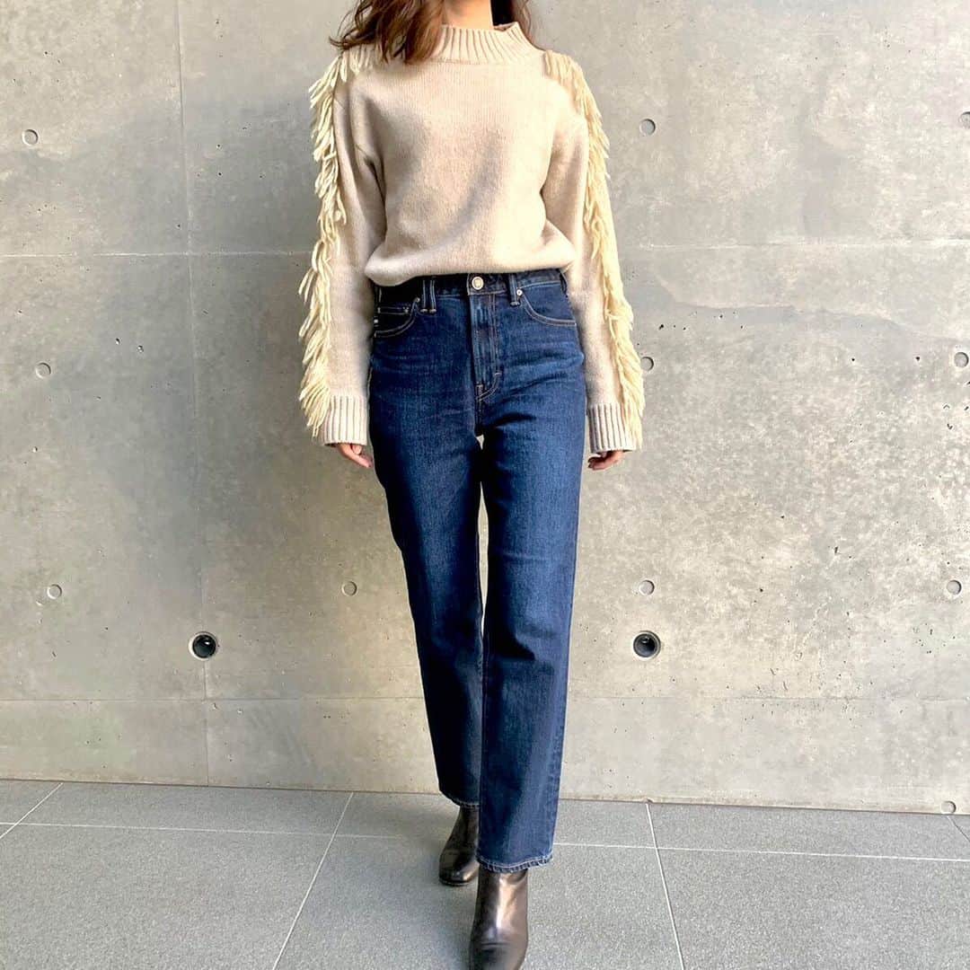 Moname Official Instagramのインスタグラム：「. ストレートシルエットのMILLA(ミラ)。 太すぎないスリムさと女性らしさのありはシルエット。 カジュアルにも綺麗めにも 使いやすいシルエットです✨ . MILLA-Straight- No.41103007 Color. BLU ¥17,000 +tax . 163cm  #moname #モナーム#ストレート #denim #fashion #ootd #おしゃれ #おしゃれ女子 #パンツ #カジュアルコーデ #シンプルコーデ #着回しコーデ #今日のコーデ#パンツスタイル#着画 #ラフコーデ #きれいめコーデ #ワイドパンツ #秋コーデ #着回し #160cm  #大人女子#らくちんコーデ#ブルーデニム#美脚#ストレッチデニム #足痩せ#冬」