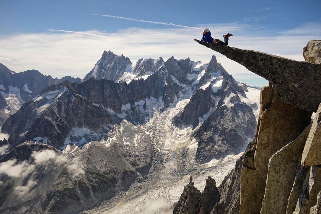 ニナ・カプレツのインスタグラム：「Do you realize how much benefit our body and mind gets out of nature? I recognized my overall well-being due to my passion for rock and alpine climbing all my life long. I feel very gifted for that.  Super proud to support @arcteryx  with their new campaign #outerpeace by sharing my experiences and to inspire people going out there and to enjoy! 🤟  #arcteryx #outerpeace」