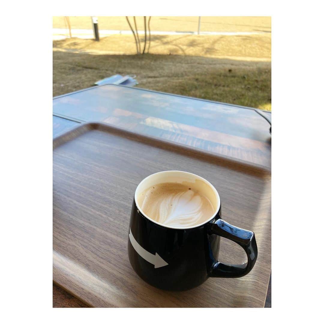 のインスタグラム：「. . MBCの社屋をながめながら、 加治屋まちの杜公園までおさんぽ😊  ベビーカーでもホッと一息つけるテラス席があって ありがたいです。  ほんのり春の気配🌱  #加治屋まちの杜公園 #ベビーカー散歩 #春よ来い」