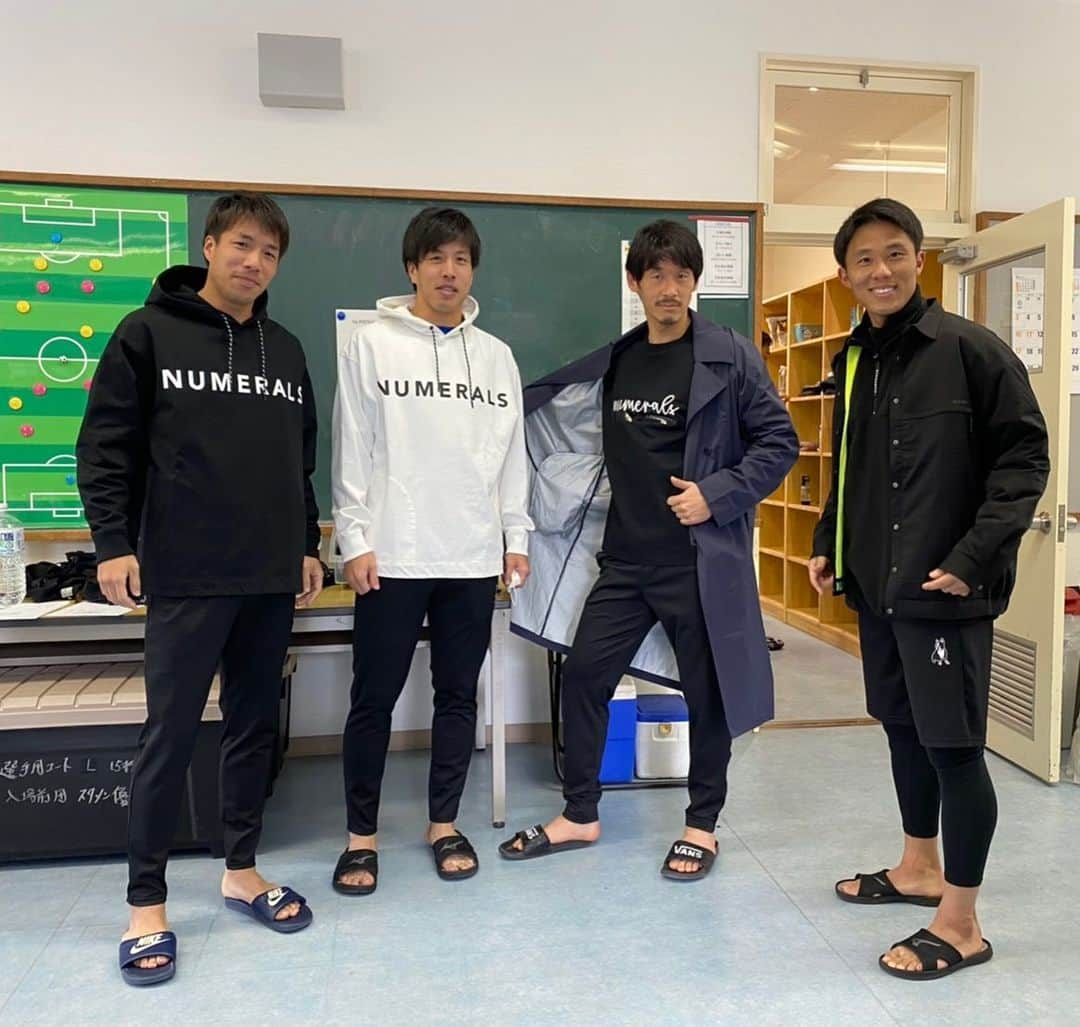 森勇人のインスタグラム：「試合時の移動着などをスポンサーしてくださっている　  @numerals_funteam_official  @slow444  さん　から選手個人にウェアの提供してくれました🙇‍♂️🙇‍♂️ それぞれの選手の個性に合わせて、送って下さいました！！ありがとうございます😊 早速、今日の練習に着て行きました😝 これから、たくさん着ていこうと思います！  今は怪我なく、良いコンディションでトレーニング出来ています！　 継続してやっていきながら、もーすぐ沖縄キャンプも始まりますのでまたいろんな写真もあげていこうと思います☺️」