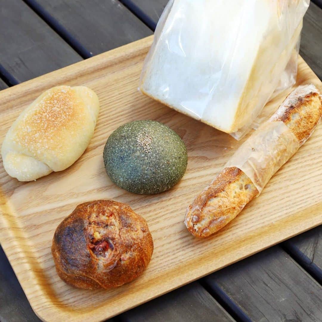散歩の達人さんのインスタグラム写真 - (散歩の達人Instagram)「武蔵境『MORI BAKERY』のパンは、国産小麦の味が生きています。  記事「こんなところでおいしい幸せ見つけました！ 三鷹・武蔵境の住宅地にひそむ極上パン屋さん」より。  #散歩の達人 #さんたつ #武蔵境 #武蔵境グルメ #武蔵境パン #武蔵境パン屋 #グルメ #テイクアウト #パン #パン屋」1月27日 17時43分 - san_tatsu