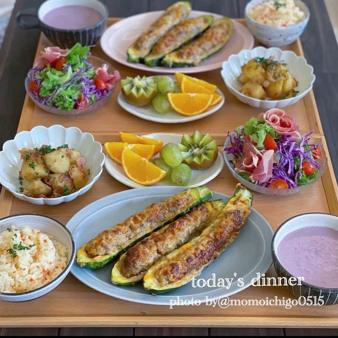 YASUKO TAKESUEのインスタグラム：「. 今日のご飯〜😊💕 . . 🌟ズッキーニの肉詰め 🌟ジャーマンポテト 🌟野菜サラダ 🌟紫芋のポタージュ 🌟人参ピラフ 🌟フルーツ . . .  #晩ご飯#晩ごはん#夜ごはん#夕食#おうちごはん#おうちごはんlover#おうちご飯記録#うちごはん#食卓#手料理#手作りご飯#料理写真#器好き#器#器集め#献立#家庭料理#food #foodstagram #foodphotography #foodpic #followｍe #instagood」