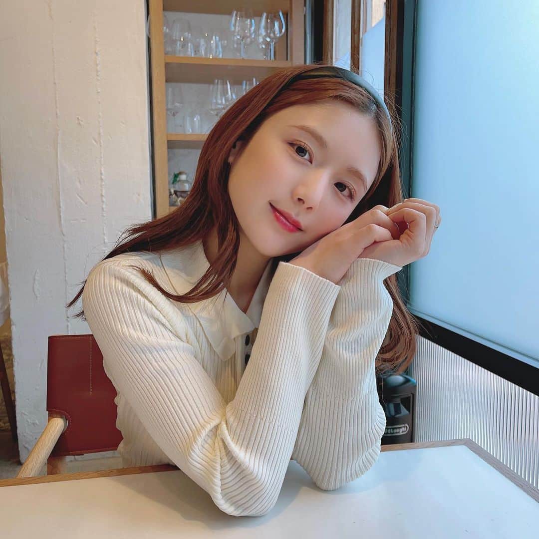 のインスタグラム：「💛💚 ㅤㅤㅤㅤㅤㅤㅤㅤㅤㅤㅤㅤㅤ 今日は暖かかったね😆🌷 薄着でも過ごせて嬉しかった❤️ ㅤㅤㅤㅤㅤㅤㅤㅤㅤㅤㅤㅤㅤ 今日のお洋服👗🌼 ●トップス @dholic_official  ●スカート @zara  ●ブーツ @stylenanda_japan  ●バッグ @dholic_official  ●カチューシャ @estnation_jp  ●マスク @9unq.official  ㅤㅤㅤㅤㅤㅤㅤㅤㅤㅤㅤㅤㅤ #springday #fashion #ootd #koreanfashion #꾸안꾸 #봄코디 #봄옷 #코디추천 #데일리룩 #희영 #春コーデ #春服 #ひよん」