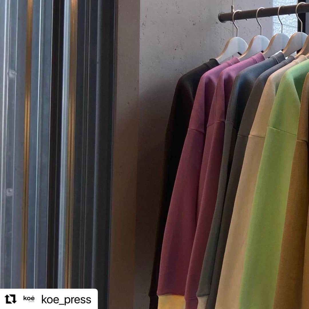 コエのインスタグラム：「#Repost @koe_press ・・・ new new new 2021ss @koe_official  ・ ・ ・ ジェンダーレスクルーネックプルオーバー 2,990+tax ・ size:S,M,L,XL ・ ・ koeでは只今春の新作商品多数入荷しております。 このほかにも新しいテイストの商品も ご用意しておりますので、 ぜひチェックしてみてください。」
