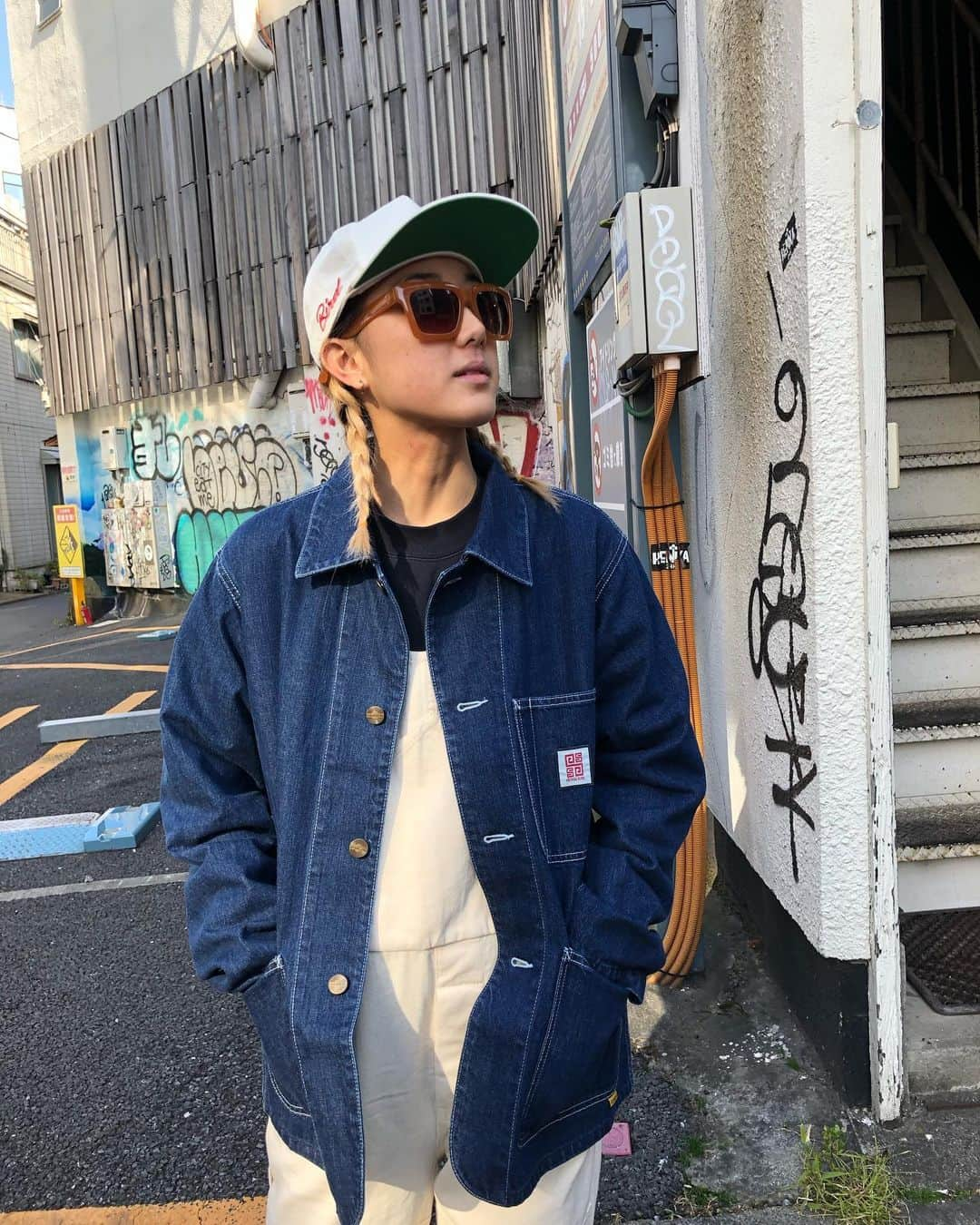 PORT of CALL Cafe&Store Tokyoのインスタグラム：「#pocditems  COVERALL @tcss  Price ¥20,800(+tax) Color INDIGO.KHAKI Stoked @poc_daikanyama   アーティスト集団率いる @tcss のアートを胸元に施し、白ステッチが特徴のカバーオールが登場！☺︎ 春物多数取り揃えておりますのでお待ちしてます✌️  #tcss #criticalslide #portofcall #cafeandstore  オンラインでも販売中！」