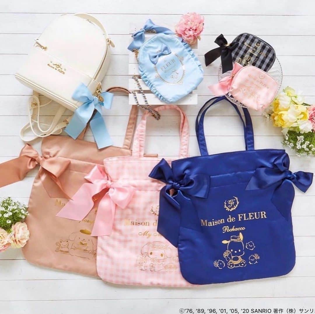 のインスタグラム：「. ＼2/7(sun)23:59まで💦／ . Maison de FLEUR×Sanrio characters . . Maison de FLEURとSanrio charactersとの コラボ第2弾が発売決定！ . 2/7(sun)23:59まで サンリオオンラインショップ本店にて先行予約受付中✨ . 第二弾となる今回は 「マイメロディ」「シナモロール」「クロミ」のほか、 お客様から要望の声が多かった 「ポムポムプリン」と「ポチャッコ」の 2キャラクターが加わりました♪ . リボンリュックやモバイルショルダーバッグ、 トートバッグ、ポーチを サンリオオンラインショップ本店にて 先行予約を受け付け！ . また、前回好評だったマスコットチャームは、 5月下旬より一部のサンリオショップおよび サンリオオンラインショップにて発売予定! . 全国のMaison de FLEURショップと 公式通販ストライプクラブでは Maison de FLEUR限定カラーの マスコットチャームも発売予定です♫ . マスコットチャームの詳細は4月下旬頃 こちらのアカウントでもお知らせいたしますので お楽しみに♪ . <予約商品詳細> リボントートバッグ　各5,500+tax リボンリュック　各11,000+tax モバイルショルダーバッグ　各4,900+tax ティシュポーチ　各3,300+tax . <予約詳細> 予約場所： サンリオオンラインショップ本店　　 https://shop.sanrio.co.jp/ . 予約受付期間： 2/7(sun)23:59まで . お届け予定：3月上旬頃 . . ※お一人様、各アイテム各キャラクター5個までの販売とさせていただきます。 ※予約準備数に達しましたら、期日前に受付を終了することがございます。 ※クレジット決済のみご利用いただけます ※マスコットチャームは予約対象外です。 ※一部のサンリオショップでの一般発売は2021年5月下旬頃を予定しています。 一般発売に関する情報は、2021年4月下旬頃サンリオ公式ホームページ内にてお知らせいたします。 ※楽天市場店、paypayモール店での予約受付はございません。 ※サンリオショップでの予約受付はございません ※Maison de FLEURショップ、ストライプクラブでは、予約、販売はございません ※Maison de FLEURでのお取扱いは、限定カラーのマスコットチャームを5月下旬に予定しております。 . #maisondefleur#メゾンドフルール #limited #sanrio #bag#pouch#totebag#サンリオ#pochacco#ポチャッコ#mymelody#マイメロディ#マイメロ#コラボレーション #コラボアイテム #ポムポムプリン#シナモロール #サンリオオンラインショップ#クロミ#クロミちゃん #トートバッグ#ポーチ#トート#巾着トート#サンリオキャラクターズ#コラボレーションアイテム#かわいい .」