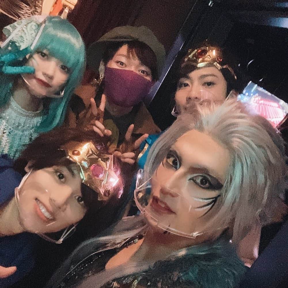 友常勇気のインスタグラム：「Memories album🤗🎊 #勇者セイヤン #思い出アルバム #第一弾 最後は動画です😄 ってか、#←1回30までなのね😢 だから…とりあえずメンバーみんなハッシュなタグは無しで名前載せさせて頂きます😭 すまぬー💦  太田将熙 高辻麗（22/7） 髙﨑俊吾   高田舟／村瀬文宣(30-DELUX)／白柏寿大 伊藤寧々／永野愛理／工藤大夢 楚南慧／安藤夢叶／藤希宙 松村芽久未／花塚廉太郎／堀内まり菜 内山悠里菜／木下綾菜 飯塚麻結／田中音江／入江友   〈おとな小学生〉 石原美沙紀／林千浪／白鳥優菜／森田はるき   加藤光大／山田裕太（おとな小学生）   友常勇気   川隅美慎（友情出演）   〈草99〉 細井翔吾／桑田裕介 大澤萌々／山崎理彩／水森暁音  しかも動画1分で終わってしまったーーー🥲笑笑 後で編集して出します🤣」