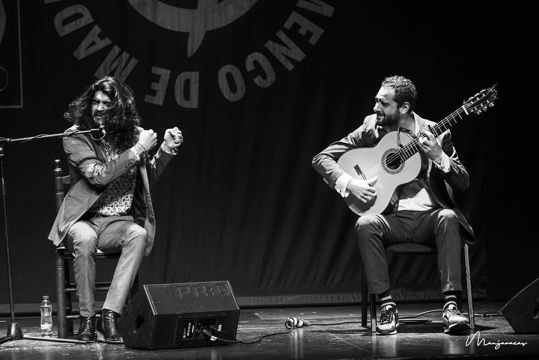 DeFlamenco.comのインスタグラム：「Israel Fernández & Diego del Morao  anoche en el @flamencomad en @teatroflamadrid   #deflamenco #flamenco #fotoflamenco #canteflamenco @israelfernandezcantaor @diegodelmorao  📷 @manjavacas.flamenco」