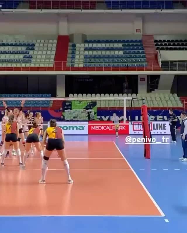 タチアナ・コシェレワのインスタグラム：「I am proud of my team, today we fought like lions🦁 every moment was special and I am happy to have the opportunity to live it with you, my team 💛❤️ thank you fans, we feel you and your support, even if you are not in the hall!🙏🏻 thank you @penivo_tr for this video😘」