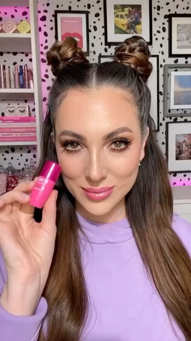 Too Facedのインスタグラム：「Have you tried our Peach Bloom Color Blossoming Lip & Cheek Tint?! 💖 Give your look a fresh glow with this lighter-than-air gel blush as shown on Global Beauty Director, Elyse! ✨ Shade shown: Guava Glow #toofaced」