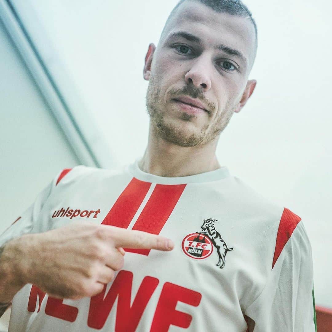 のインスタグラム：「🤜🏽🤛🏽 @fckoeln 🔴⚪️ #effzeh」