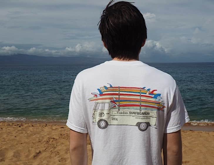 マリブシャツのインスタグラム：「🚌@alan_mclachlan wearing our CLARK FOAM STACK MEN'S T-SHIRT 🤙🏼」