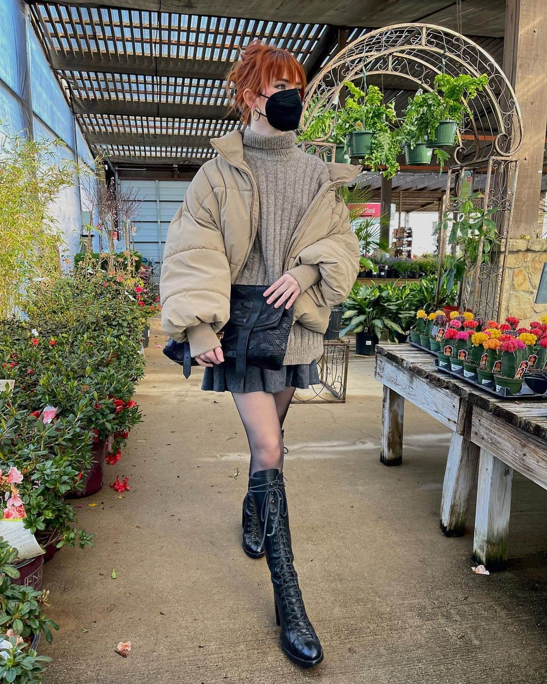 ジェーン・アルドリッジのインスタグラム：「🪴🌱🌵 boots are f/w 2008 @anndemeulemeester_official, they should definitely reissue them bc based on my DMs this week people really want to buy them 😂」