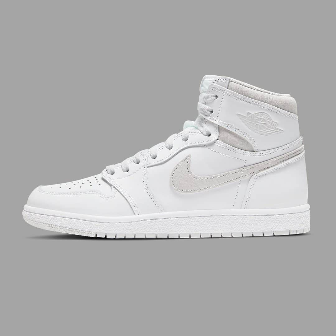 HYPEBEASTさんのインスタグラム写真 - (HYPEBEASTInstagram)「@hypebeastkicks: Take an official look at the highly anticipated Air Jordan 1 Hi '85 "Neutral Grey." The upper of the shoe features a premium white leather accented by gray suede on the midfoot Swooshes and collars. Continuing the two-tone gray detailing are the Wings detailing on the collar flaps and Nike tags. Finishing up the design of the shoes is a clean white midsole paired with a gray rubber outsole. Expect these to release on February 10 for $200 USD. How many pairs do you need?⁠⠀ Photo: @nike」1月28日 4時55分 - hypebeast