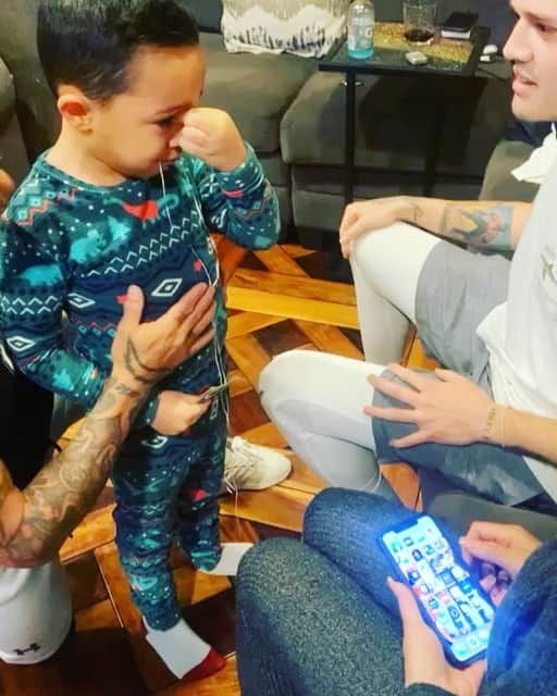 レイ・ミステリオ・ジュニアのインスタグラム：「Mysterio Family team work with my lil Nef @dylan.ruiz619  His reaction was priceless !! #FirstTooth」