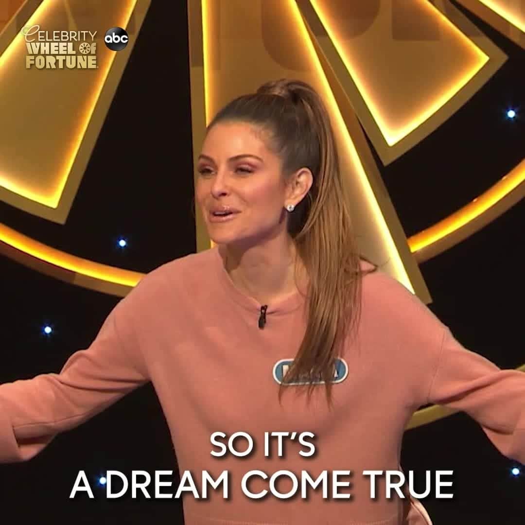 アメリカン・ブロードキャスティング・カンパニーのインスタグラム：「@mariamenounos is an @officialvannawhite in training and we're here for it ✨ #CelebrityWheelOfFortune airs tomorrow at 8|7c!」