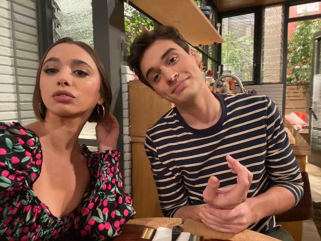 ジョーイ・ブラッグのインスタグラム：「Incredibly Lucky to have @emmacaymares as the Celia to my Freddie. Watch the new episode of #CallYourMother tonight to see if Freddie screws it all up.」