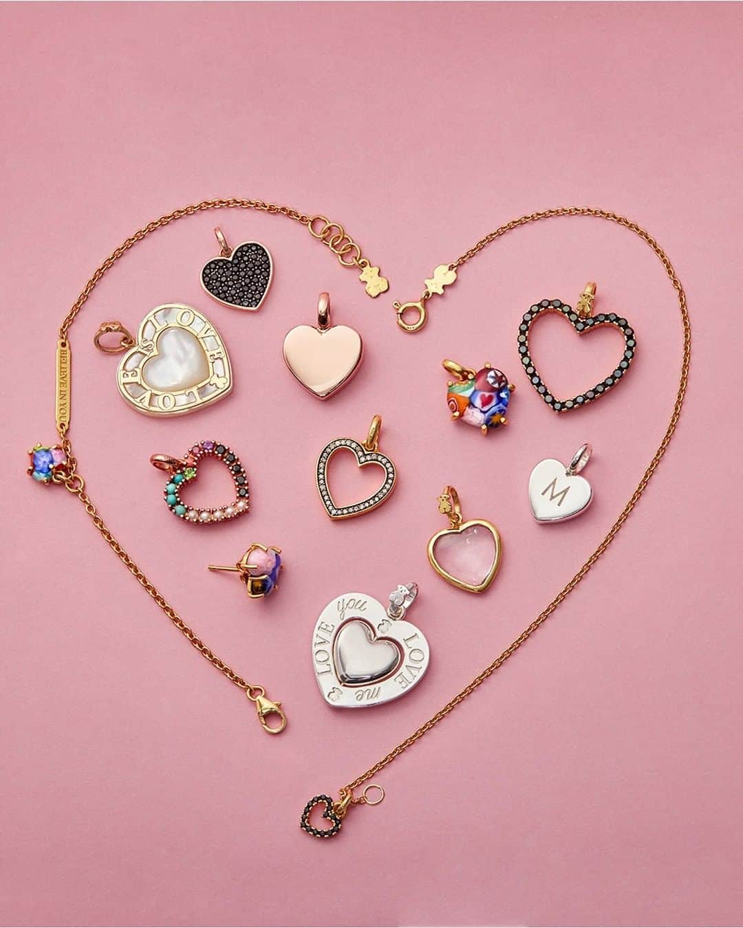 トウスのインスタグラム：「Love is love. #ColorsOfLove #TOUSJewelry #TOUSLovers」