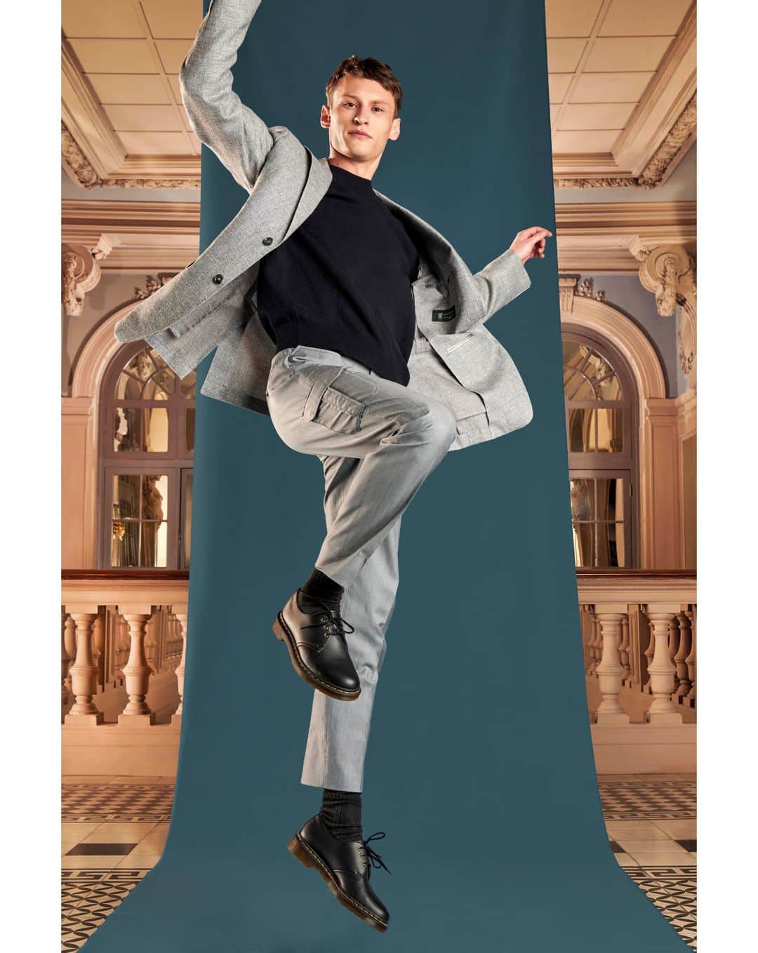 ドーメルさんのインスタグラム写真 - (ドーメルInstagram)「The body as an instrument of the cloth in a unique melody, where movement enhances shades and designs...⁣ Discover our new virtual bunch : follow the link in our bio.⁣ Cloth Naturals, reference 862615, 881118⁣ .⁣ .⁣ #move #dance #suitinmotion #clothinmotion #luxurycloth」1月27日 20時34分 - dormeuil1842
