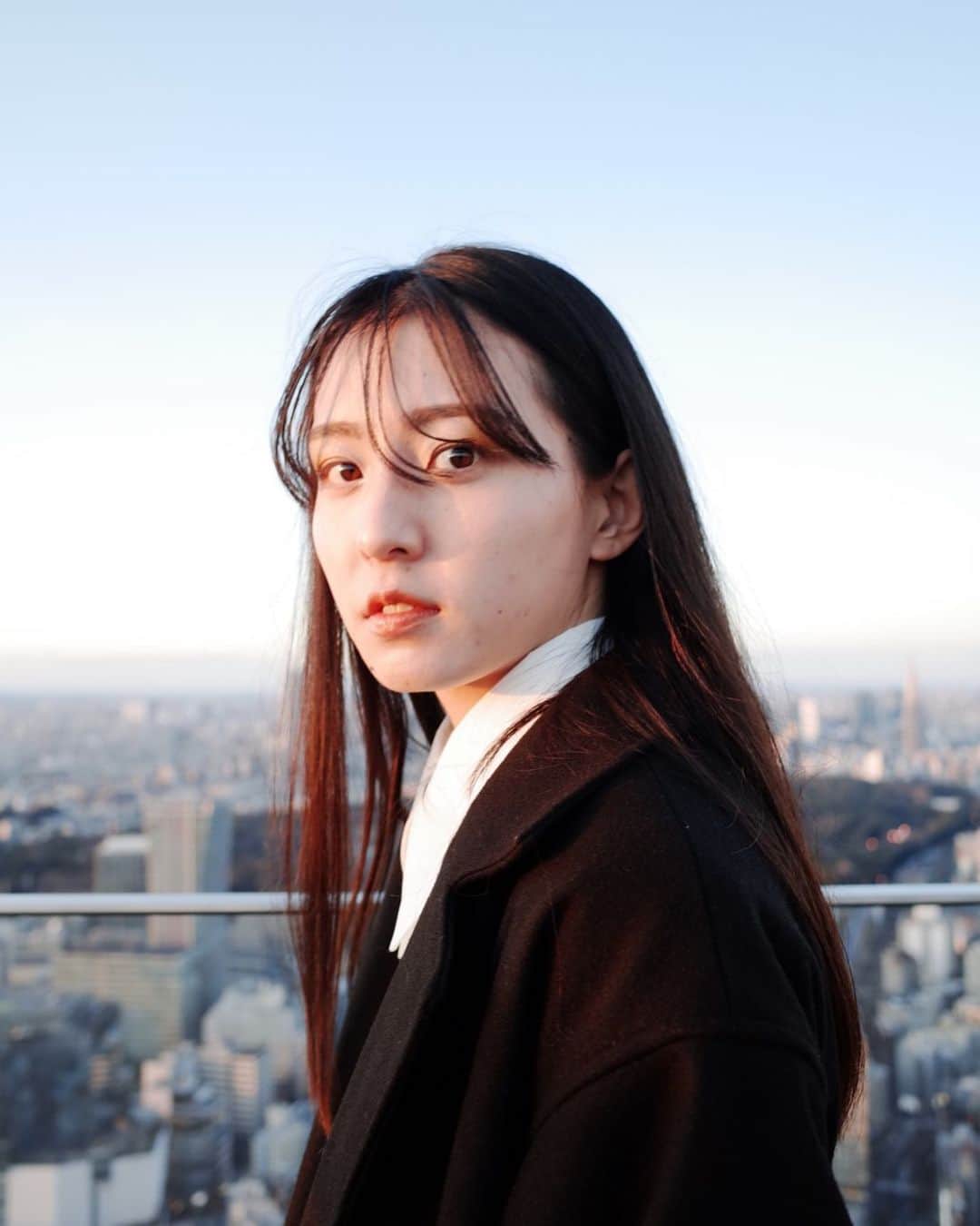 のインスタグラム：「💙💙💙💙﻿ ﻿ 大家好﻿ 是宫原华音。﻿ 我是日本人﻿ ﻿ ﻿ なんてな。﻿ 少しだけ中国語通ってたから﻿ 中国語で始めみた。﻿ ﻿ ﻿ 英会話も中国語も途中で断念してるから﻿ また勉強したいな。  Photo by @kaede626   #中国語 #語学勉強 #作品撮り #kaedespic #渋谷スカイ #渋谷スカイ #shibuya #shibuyasky #東京 #東京観光」