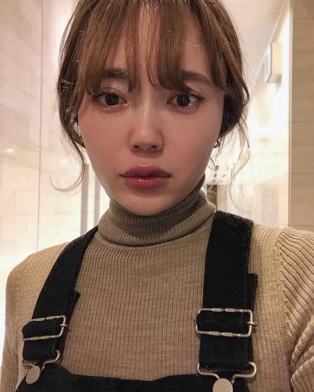 島居玲子のインスタグラム：「先日載せた💄はこんな色味でした👐🏼♡  #uniqlo #editforlulu」